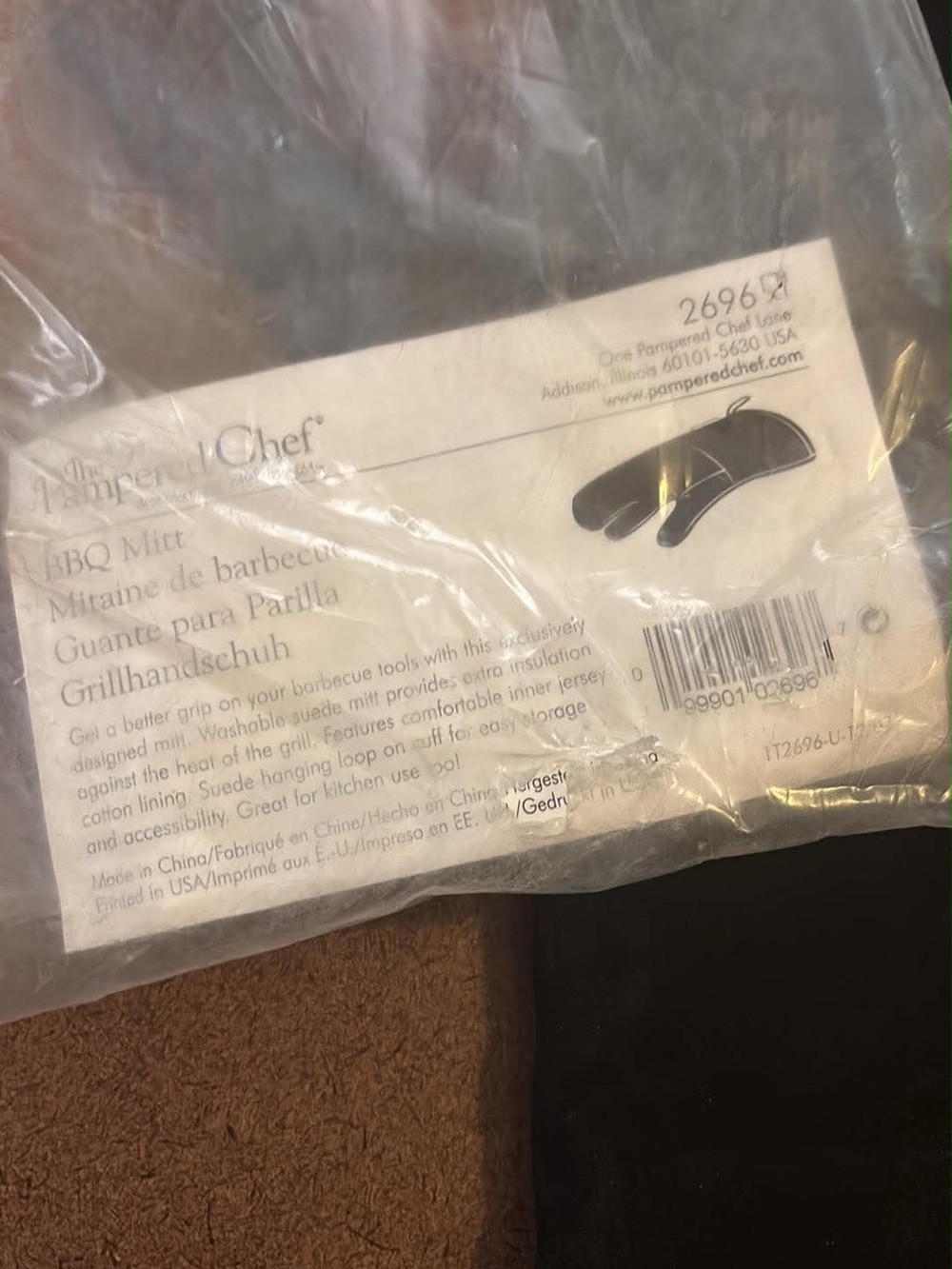 Pampered Chef Black BBQ Mitt in Retail Packaging